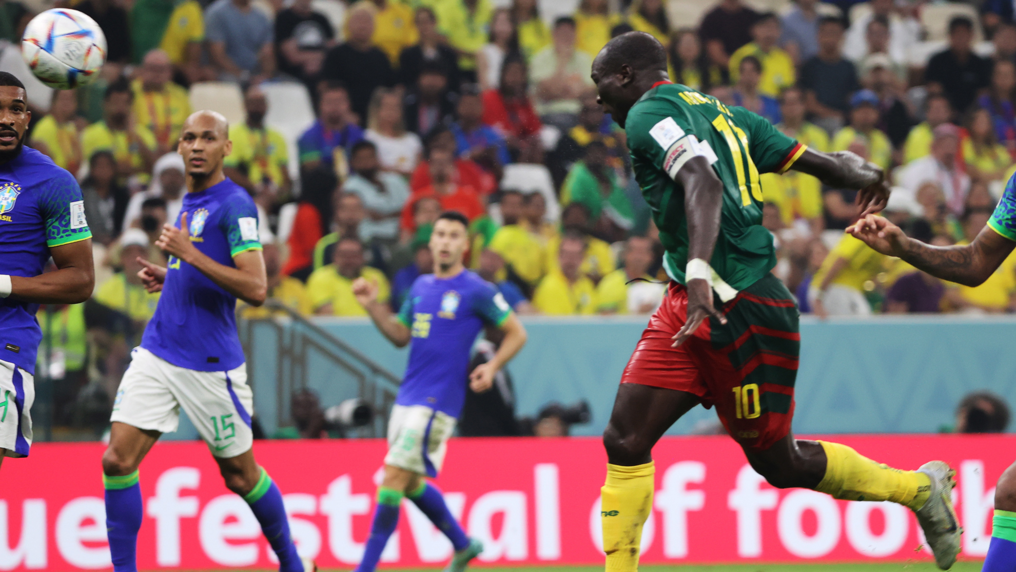 El cabezazo de Aboubakar para el triunfo de Camerún 1-0 sobre Brasil.