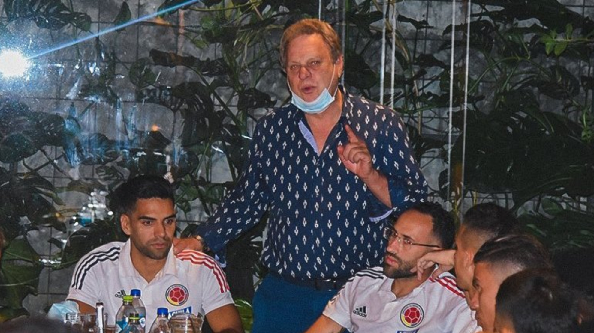 Ramón Jesurun (presidente de FCF) junto a David Ospina y Falcao...