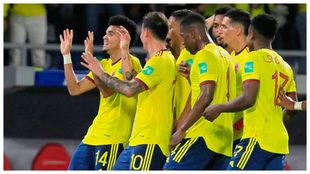 Los jugadores de Colombia celebran un gol