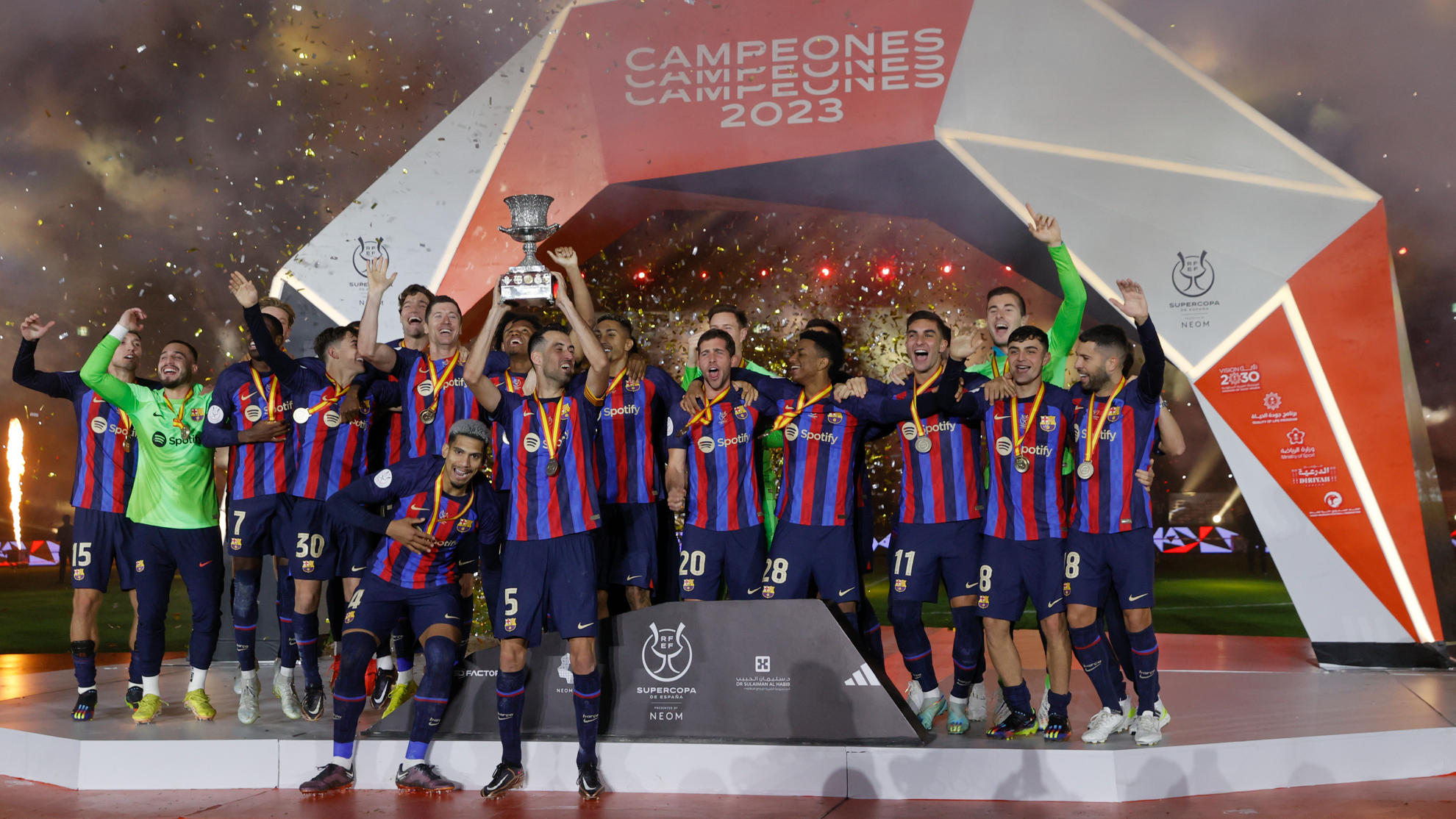 Barcelona celebra el título de la Supercopa de España.
