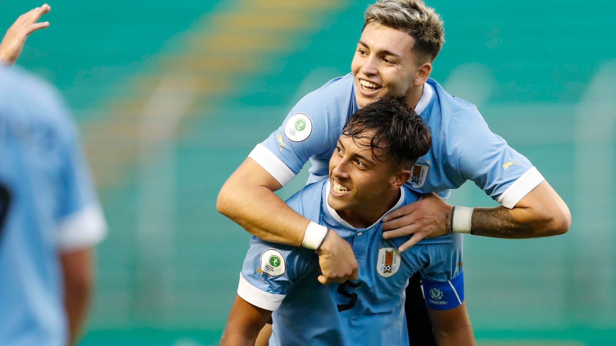 Jugadores de Uruguay celebra un gol.