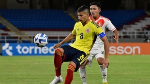 Gustavo Puerta jugando con la Selección Colombia.