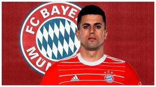 Cancelo posa con la camiseta del Bayern