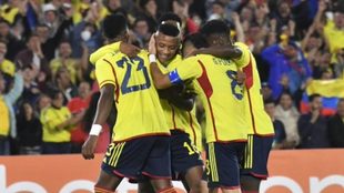 Selección Colombia celebrando su triunfo ante Ecuador.